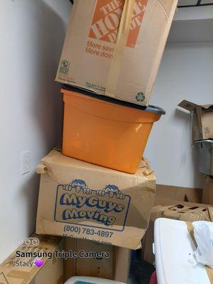 This is a pic of how My Guys moving company stacked box on box when unloading.