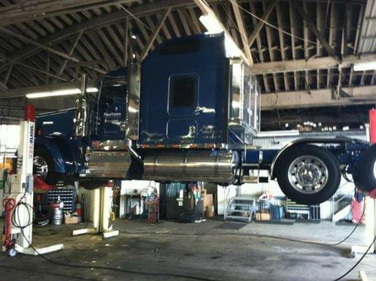 Tractor having a clutch replaced on the wheel lifts