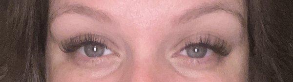 Both eyes are perfection, thank you Kyra! (Hybrid lash extensions by Kyra)