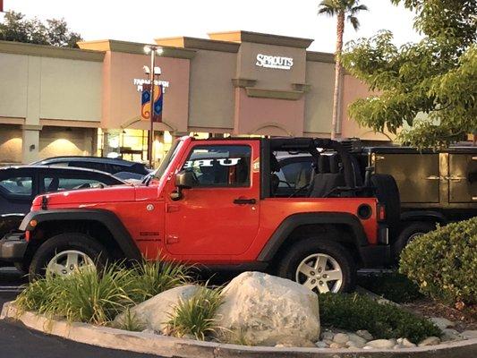 With the top down, you can enjoy SoCal's weather in this Jeep Wrangler.