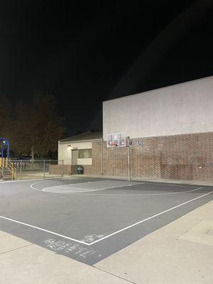 Basketball 1/2 court