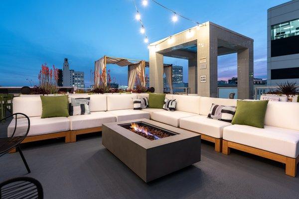 Riva- Sunset Rooftop Deck- Fire Pit