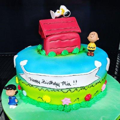 Fondant Charlie Brown cake