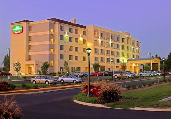 The Courtyard by Marriott hotel in Lancaster, PA, another one of High Hotels award winning properties.