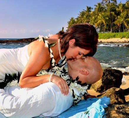 Romantic wedding photography-our photographer has over 20 years experience capturing wedding couples' special moments on Oahu