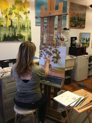 Student at Alejandro Fischer Studio learning how to paint oil painting landscapes