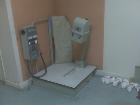 Old but working X-ray machine for feet