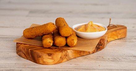 5 crunchy breaded sticks served with buttermilk or chipotle ranch dressing.