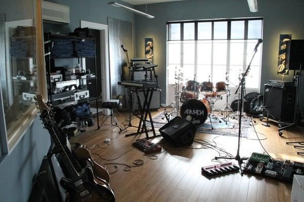 Our former live room was a 350 sq ft room that could accommodate a full-sized band. It was also used for rehearsal space and photo shoots.