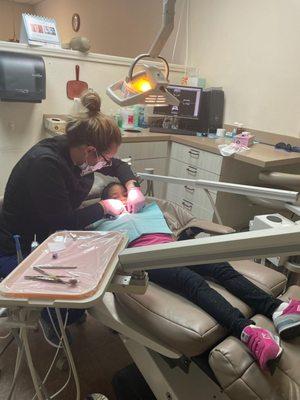 FEARLESS... one might say she's even having a Good Time at the dentist??!!