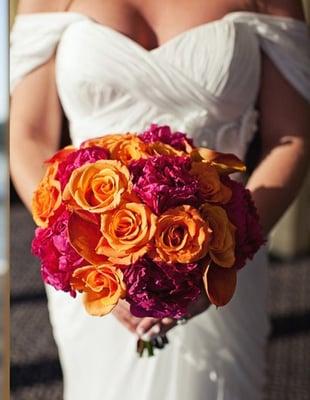 The bride's bouquet, roses, peonies and mango mini calla lily