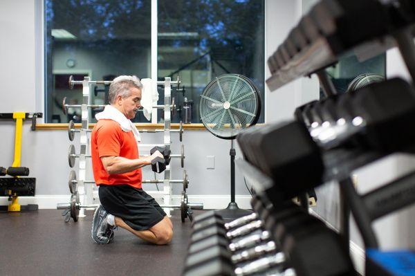 Kneeling wrist curls