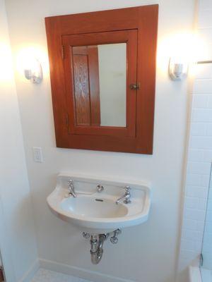 California Bungalow - 1925 - Pasadena. Bathroom.