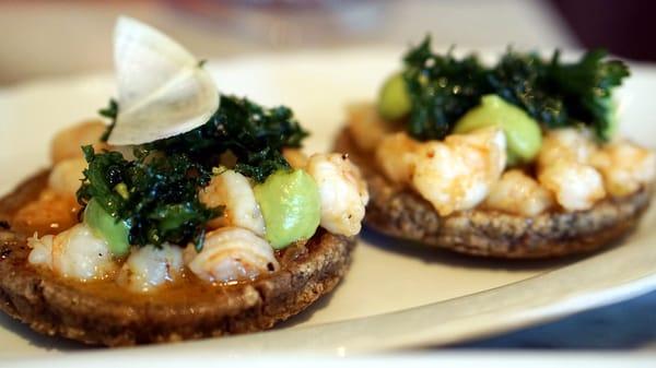 SHRIMP & BONE MARROW SOPES
 fried parsley / chile de árbol