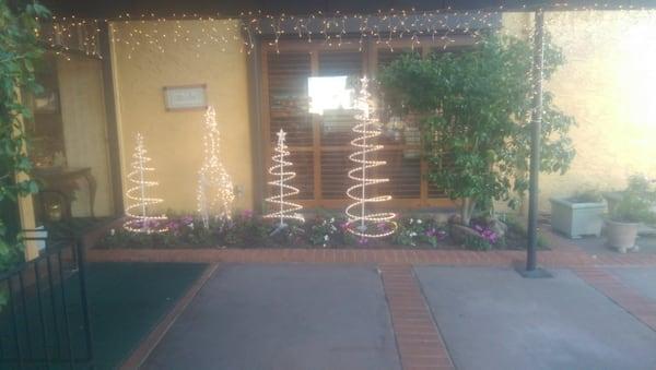 The outside of Westbourgh Royal. This place is always decorated very nice for xmas !!They always put in the exyra effort