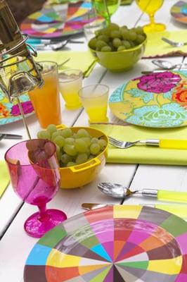 colorful melamine picnic-ware at picnic fashion