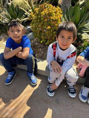 Martín and his friend at the zoo