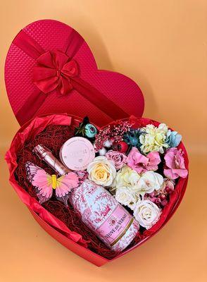 gift baskets, gift shop Los Angeles, luxury gifts, designer's flowers, same day gift delivery, personalized gifts, customized gifts