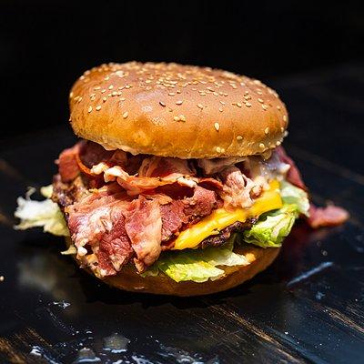 Queen Pastrami Cheeseburger