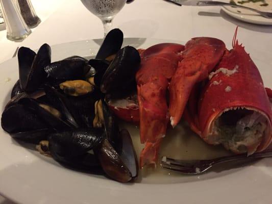 Mussels and 1.25 lb lobster.