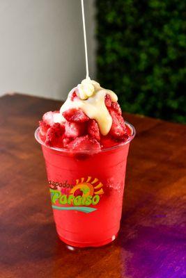 Strawberry Raspado with sweet condensed milk! 
Raspado de fresa con lechera!