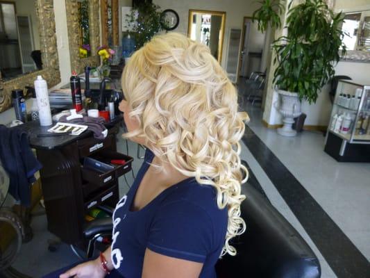 we use Professional Cream Hair color made with Certified organics