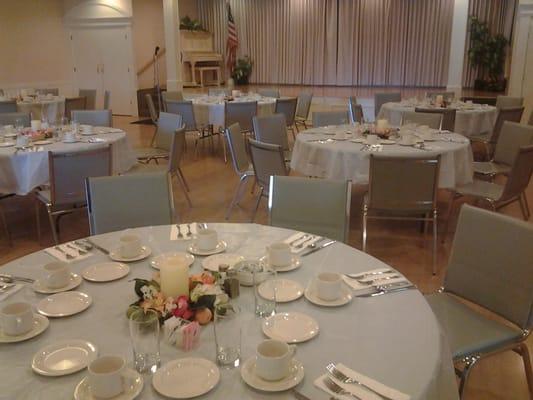 Our banquet room has seating for 130 and standing room capacity of 280.