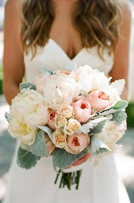 Order gorgeous Maui Wedding Bouquets online.